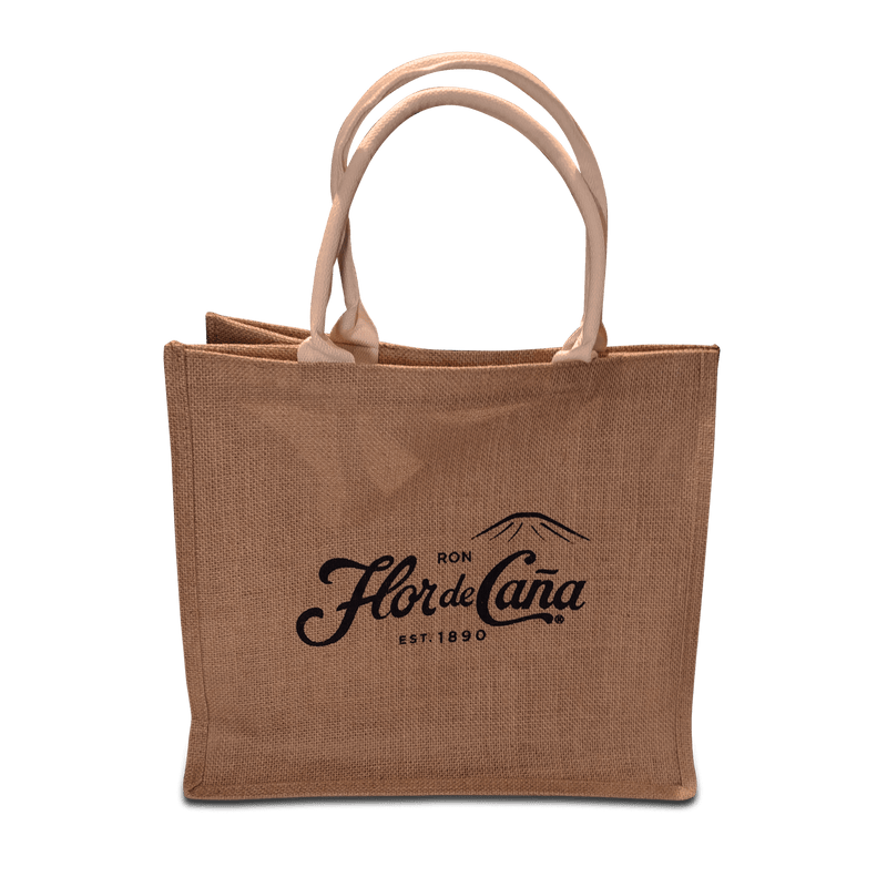 <p>Marca la diferencia con la bolsa de yute Flor de Caña en tamaño grande. Su diseño exclusivo y ecológico la convierte en un accesorio imprescindible para quienes buscan estilo y sostenibilidad. Lleva tus pertenencias con elegancia y contribuye a un futuro más verde 🌱.</p>
<h3>¡La envidia de todos en cada lugar que vayas!</h3>